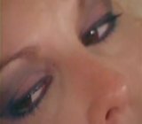 בלונדינית מבוגרת מקבלת חזק בתחת