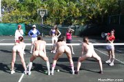 לסביות במגרש טניס