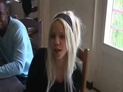 נערה צרפתית ושלושה גברים בסקס חזק